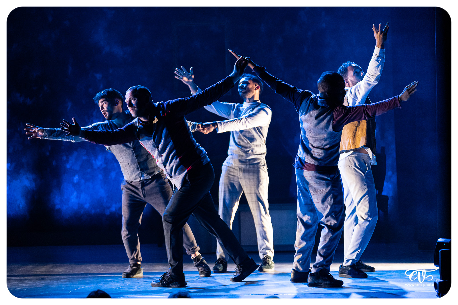 SUR LE FIL (CIE PYRAMID)